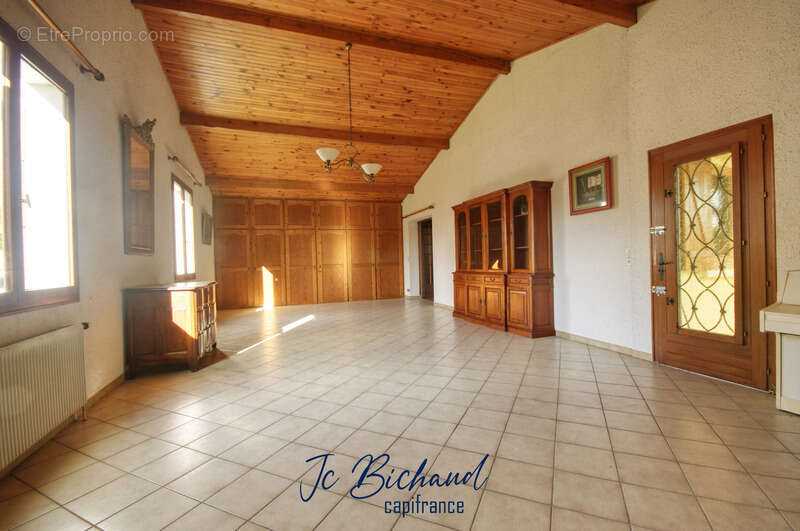 Maison à COLLONGES-AU-MONT-D'OR