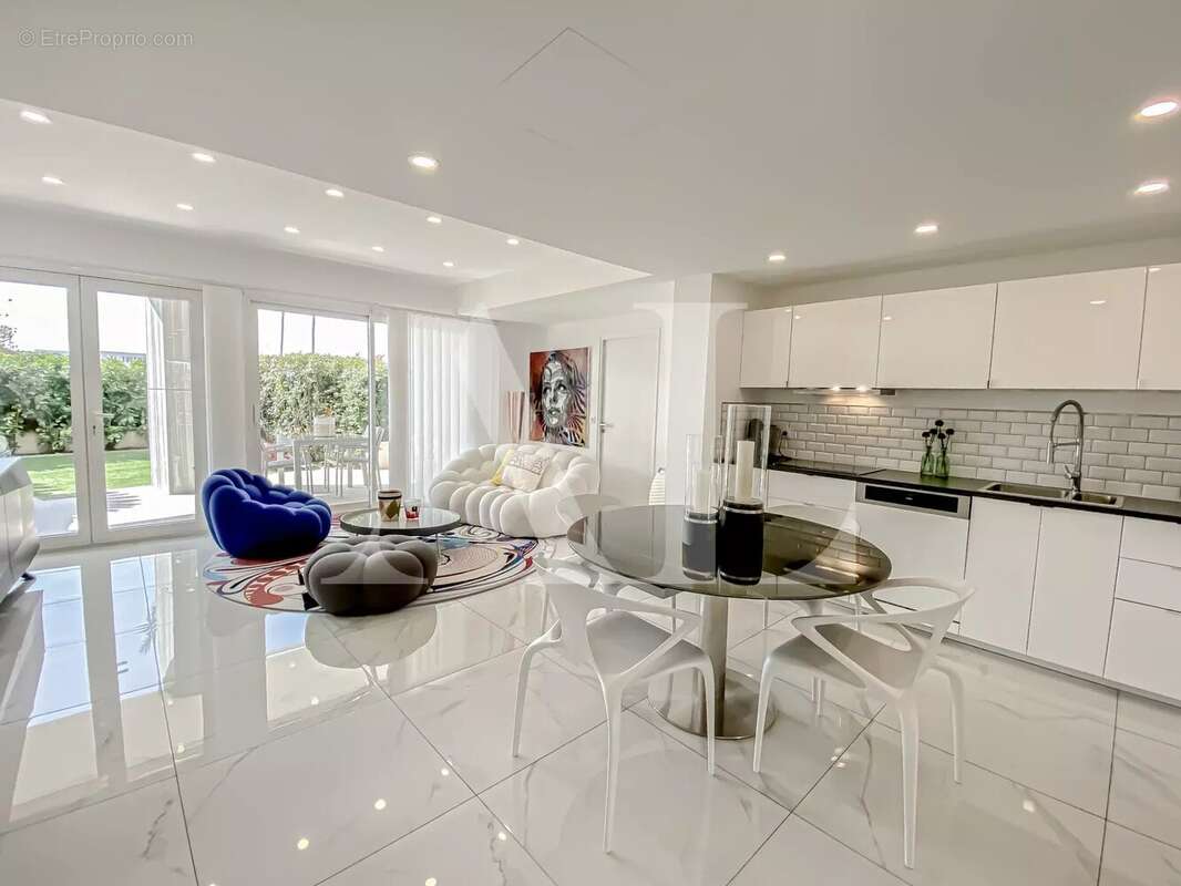 Appartement à VALLAURIS