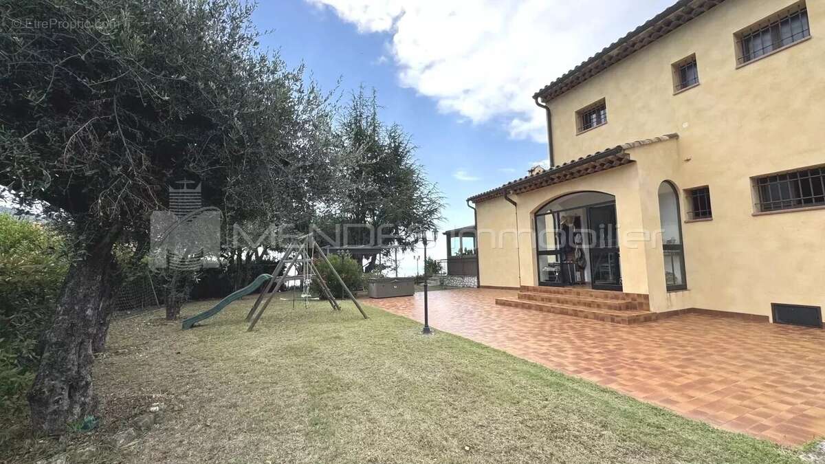 Vue spectaculaire villa avec piscine a menton - photo 6