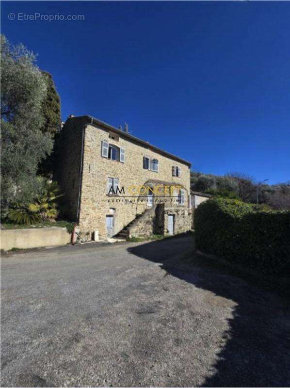 Appartement à CONTES