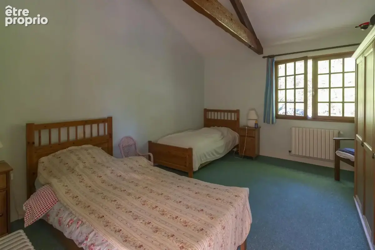Maison spacieuse avec piscine, grandes dépendances et terrain - photo 9
