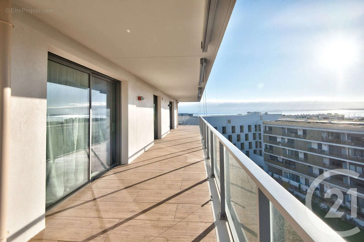 Appartement à SAINT-LAURENT-DU-VAR