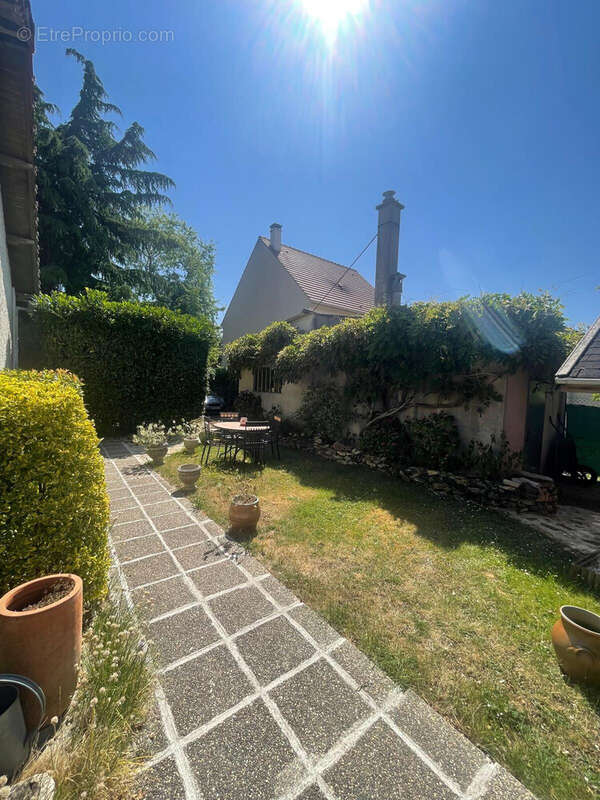 Maison à SAVIGNY-LE-TEMPLE