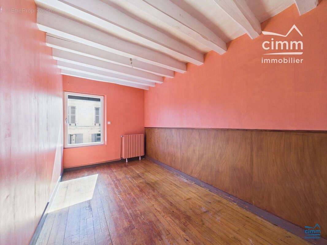 Maison à LONGUE-JUMELLES