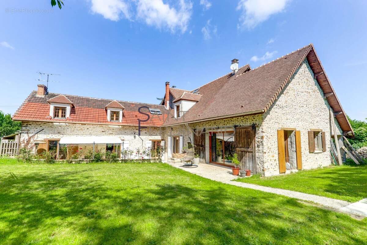 Maison à SAINT-CYR-SOUS-DOURDAN