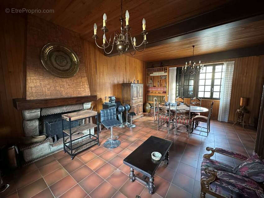 Maison à SAINT-GERVAIS-D'AUVERGNE