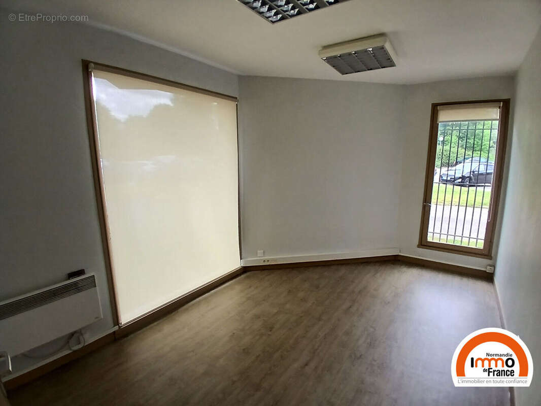 Commerce à MONT-SAINT-AIGNAN