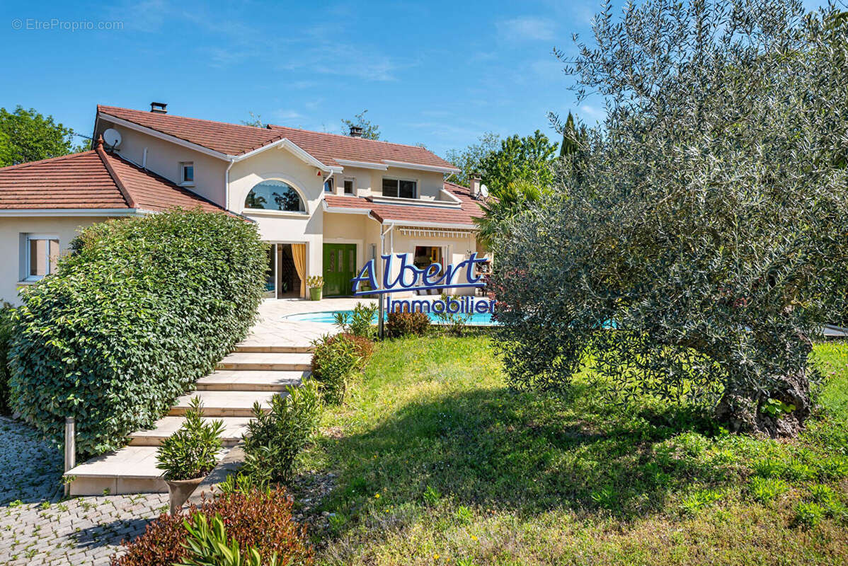Maison à SAINT-BONNET-DE-MURE