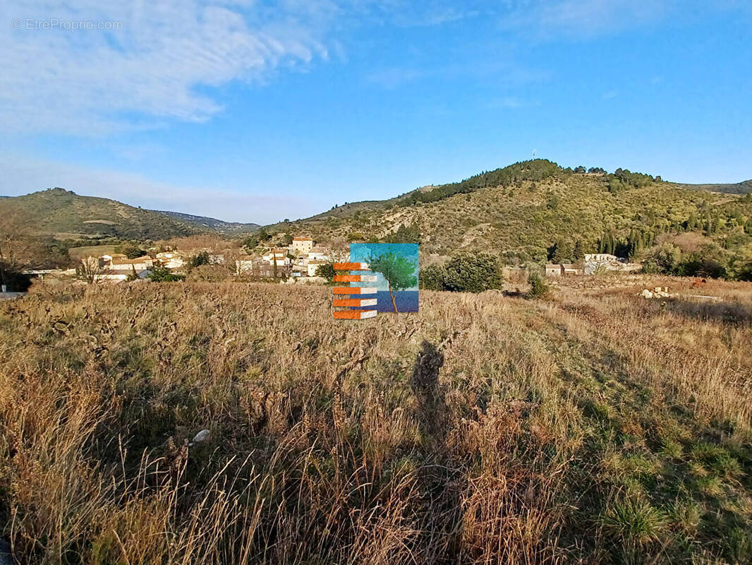 Terrain à VILLENEUVE-LES-CORBIERES