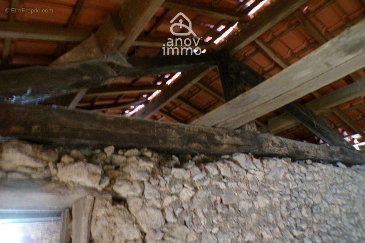 Maison en pierre de caractère à rénover   Charme authentique - photo 13