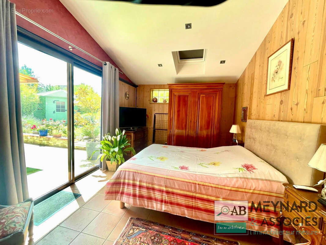 Maison indépendante à vendre à Guerard- 4 chambres - 2 garages - jardin 578m2 - photo 8