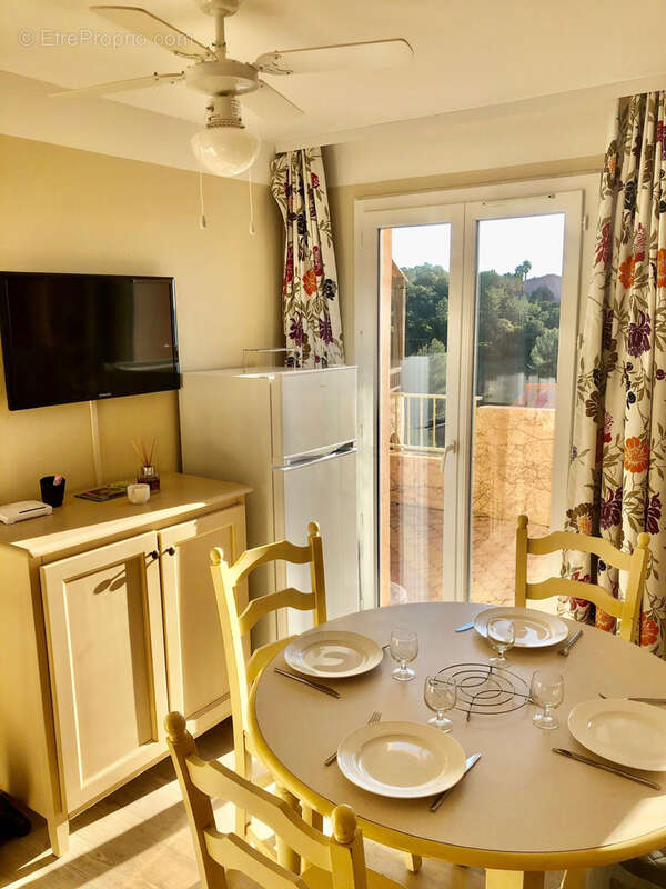 Appartement à ROQUEBRUNE-SUR-ARGENS