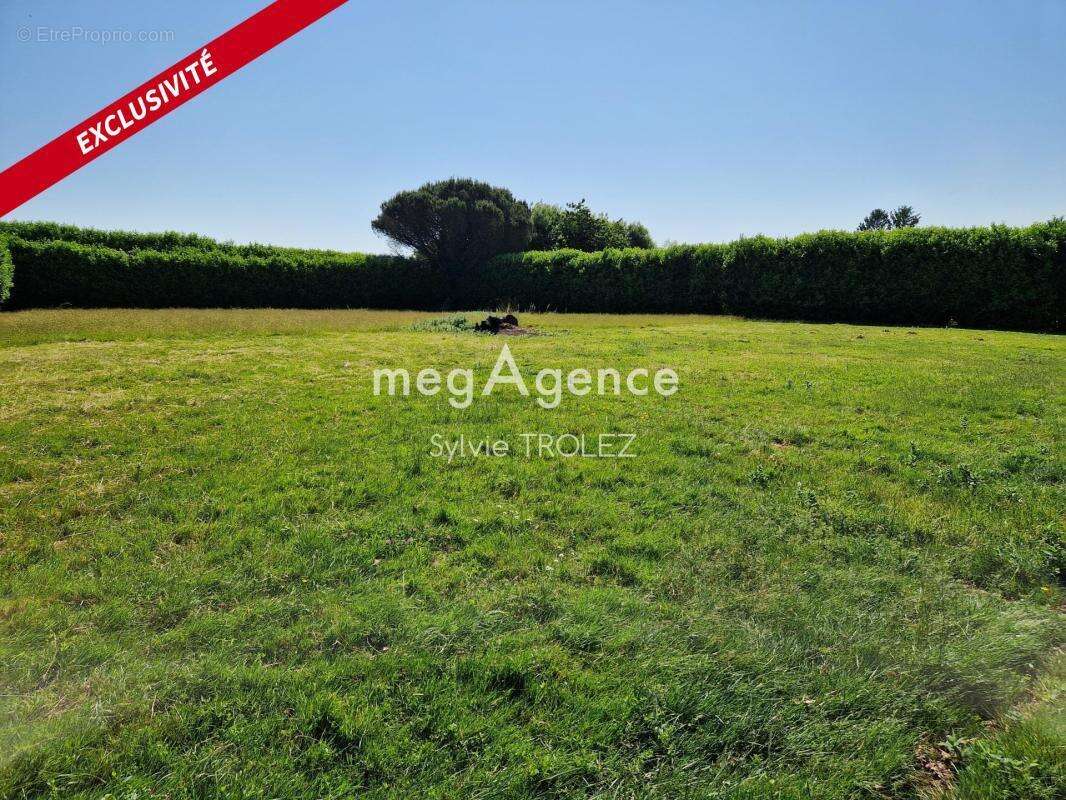 Terrain constructible, borné d'environ 1750m² Le Champ-Saint-Père - photo 2