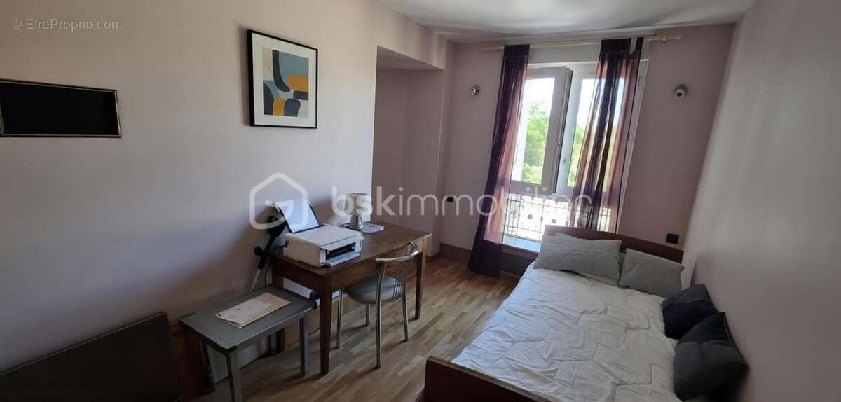 Élégant appartement de caractère - 3 chambres - photo 7