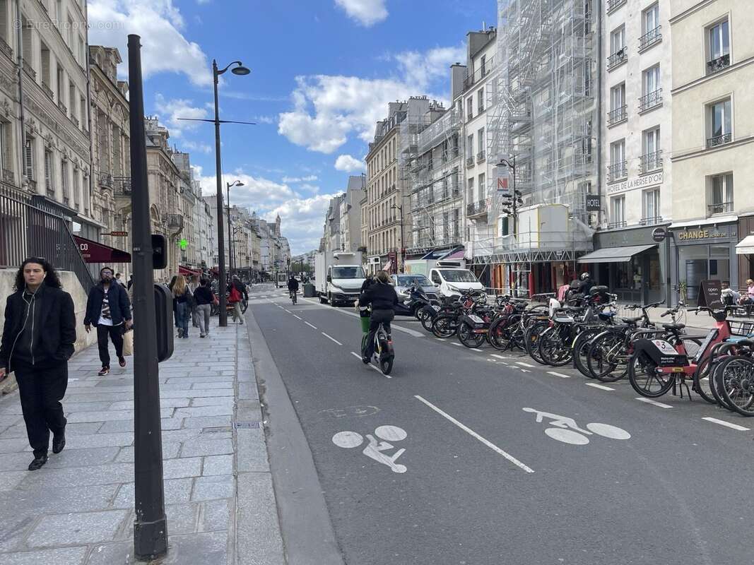 Autre à PARIS-4E