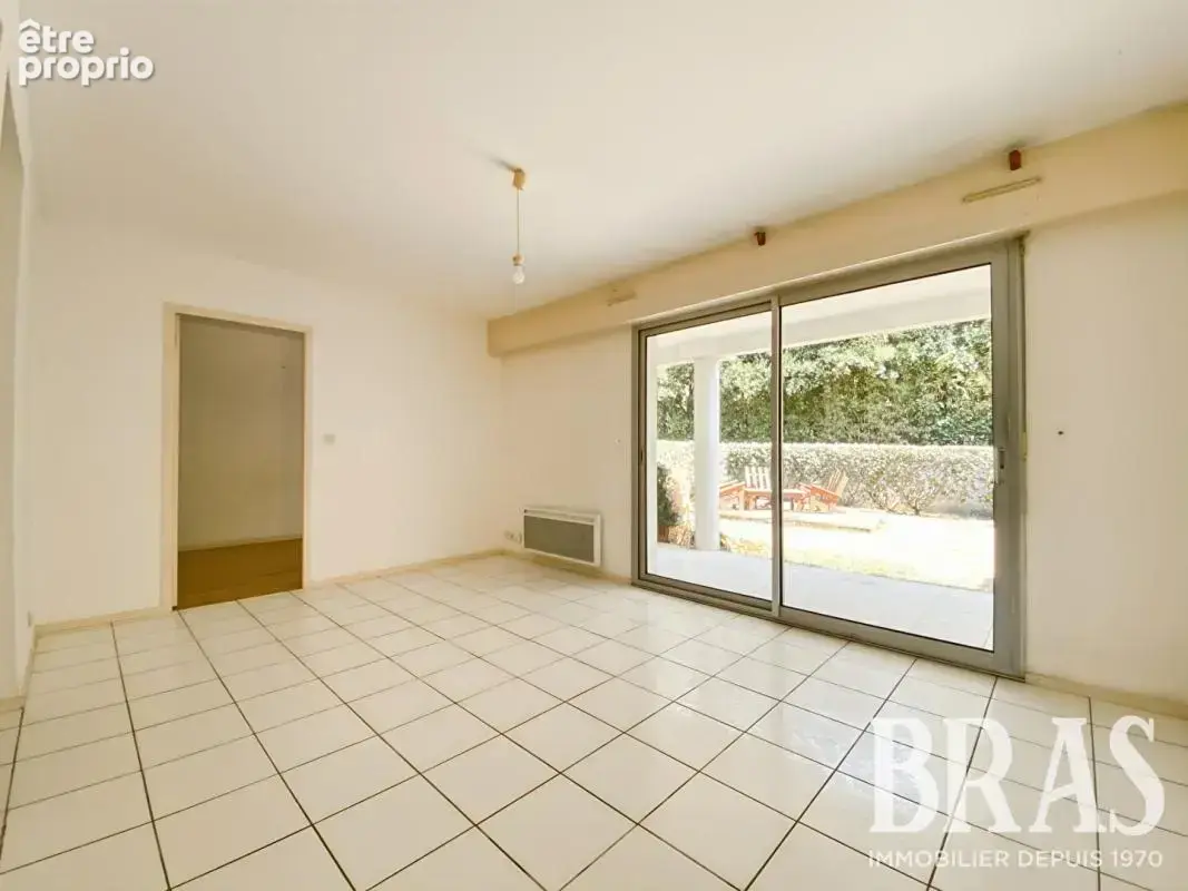 À vendre - Charmant type 2 avec terrasse, jardin privatif et parking - La Baule-Les Pins - photo 7