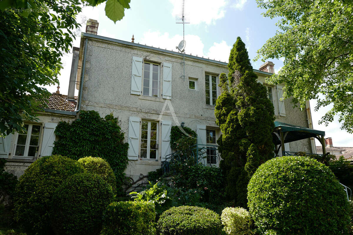Maison à CURZON