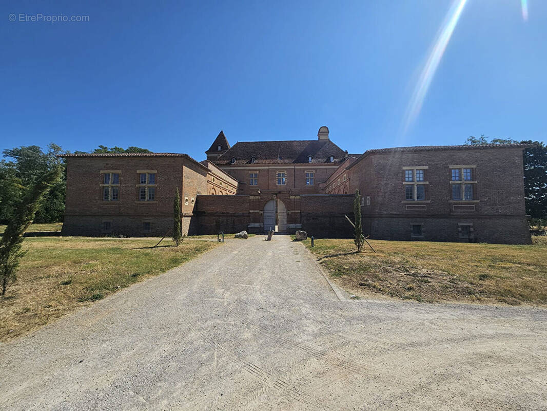 Appartement à LACROIX-FALGARDE