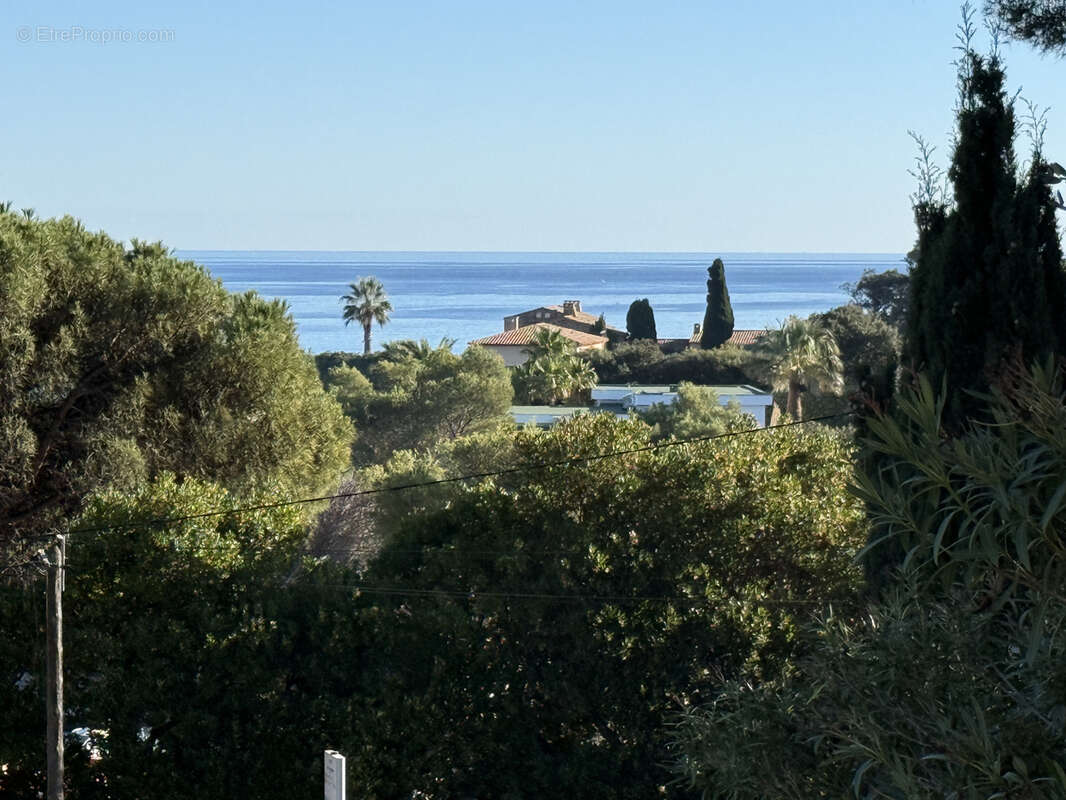 Appartement à ROQUEBRUNE-SUR-ARGENS