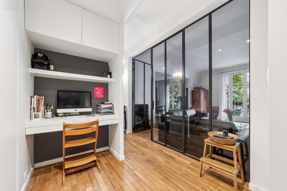 Appartement à PARIS-16E