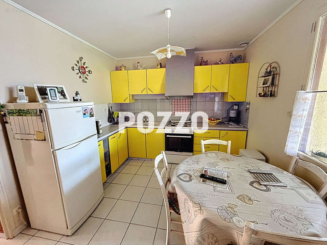 A VENDRE - Maison familiale de 160 m² sur un terrain de 1531 m² - photo 4