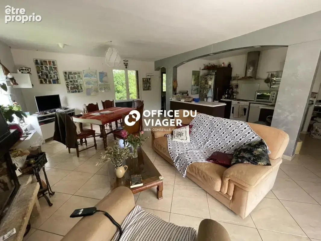 Maison - 184,37 m² - 5 pièces - photo 3