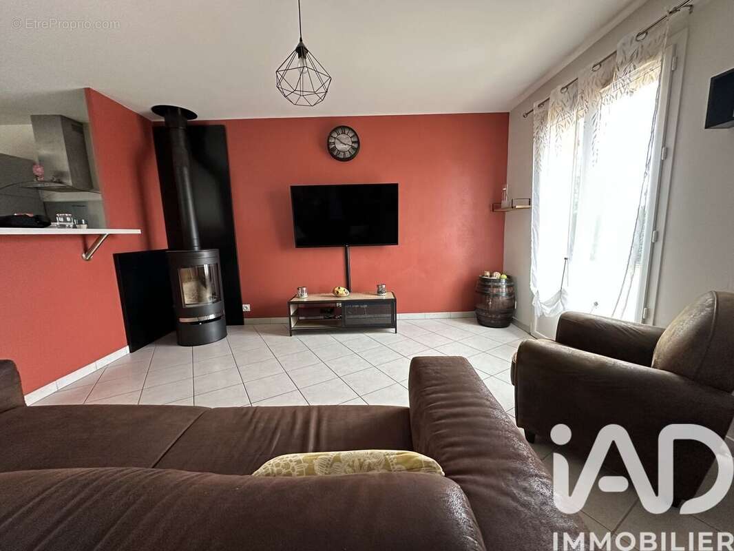 Maison 155 m² à Ambrault  - photo 3
