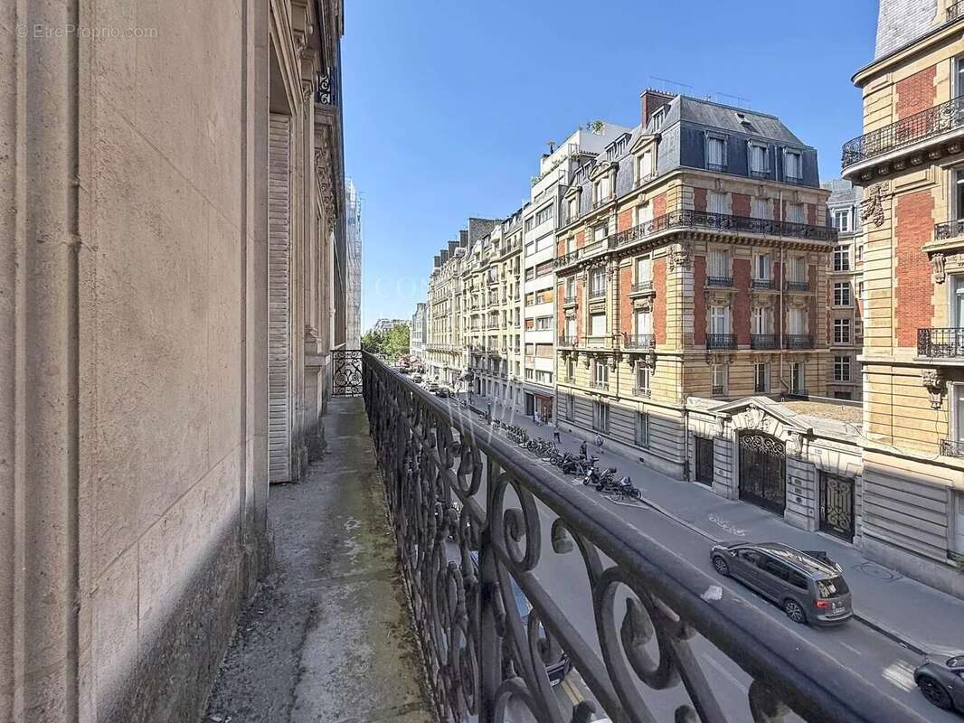 Appartement à PARIS-17E