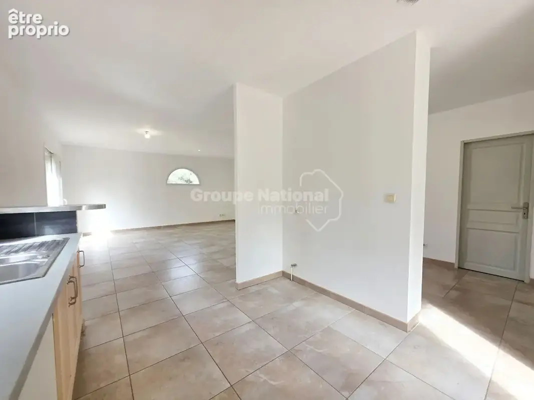Maison de plain-pied T4 -116 m² -Terrain 3166 m² - Cadre verdoyant et sans vis-à-vis - photo 9