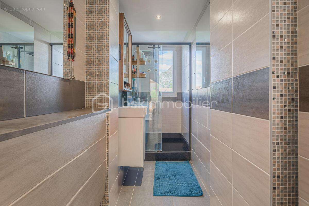 Appartement à FONTAINE