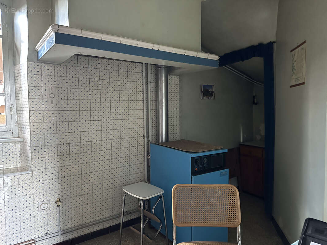 Maison de ville a redécorer avec jardin clos et garage - photo 4