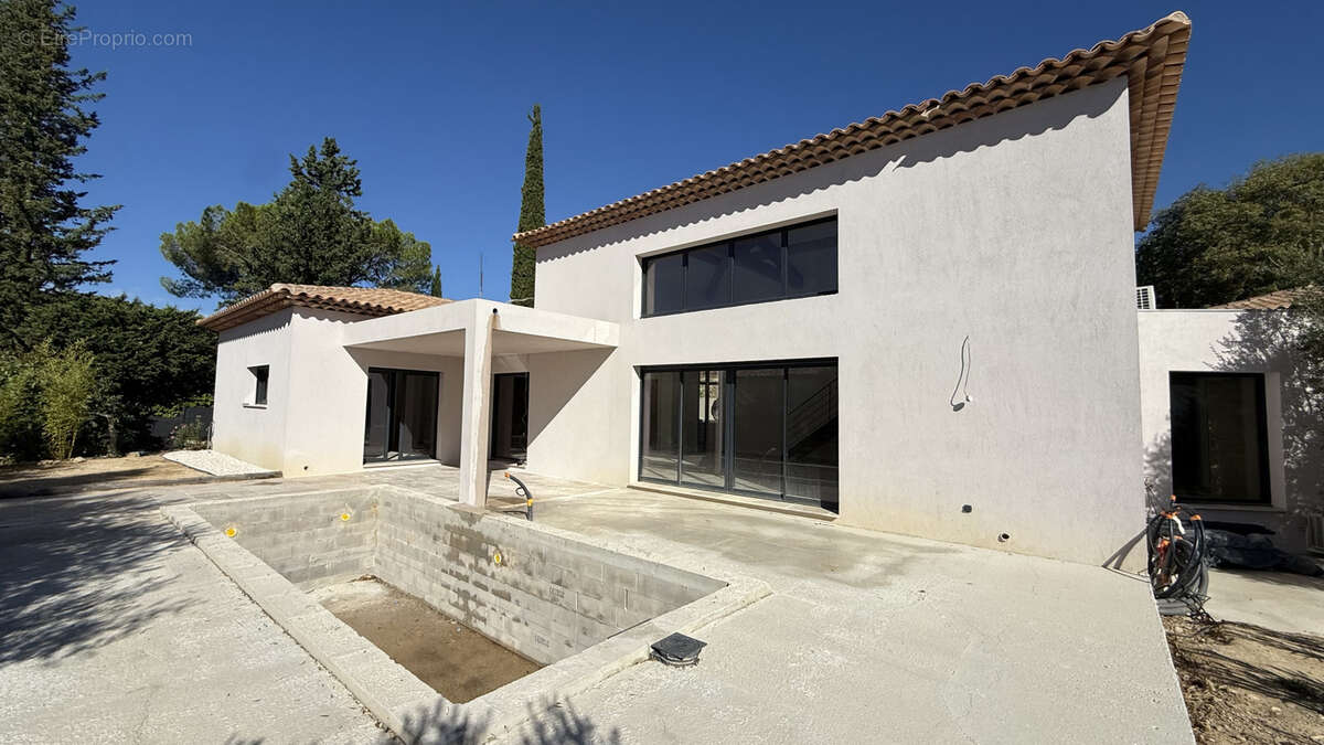 Maison à COTIGNAC