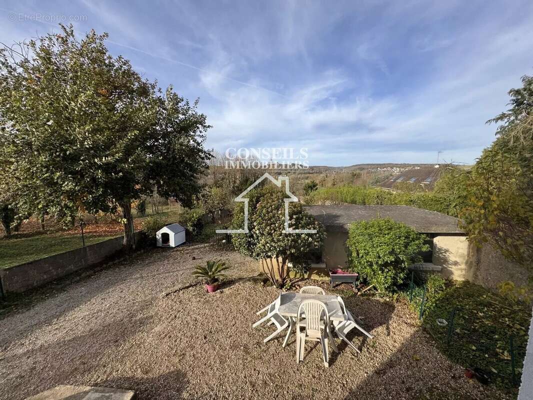 Maison à SAINT-JULIEN-DU-SAULT