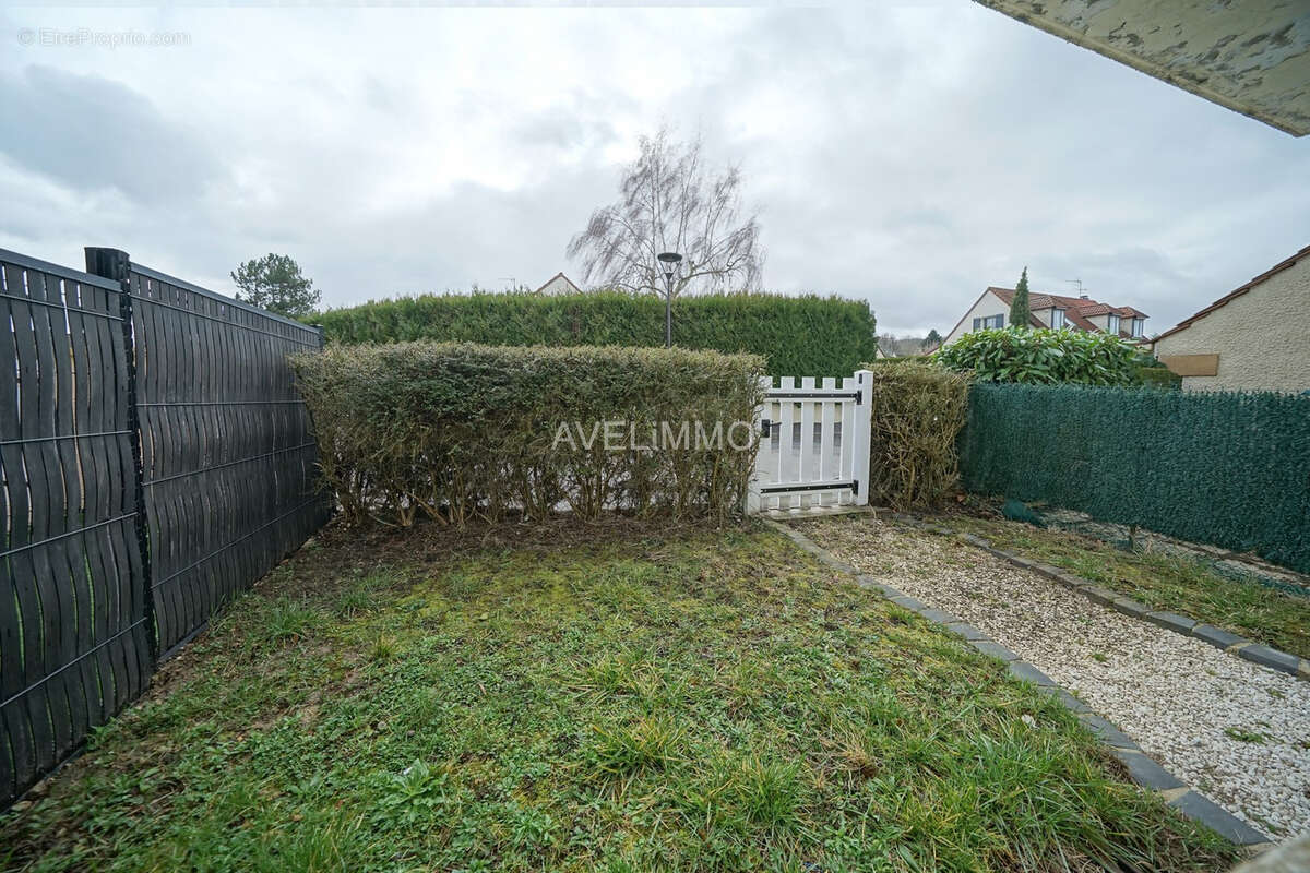 Appartement à LA QUEUE-LES-YVELINES