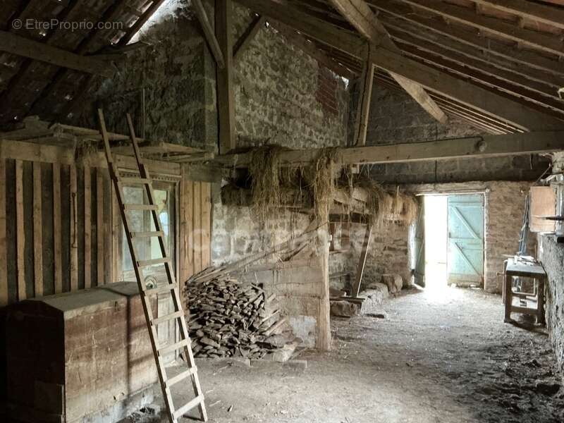 Maison à LE MAYET-DE-MONTAGNE