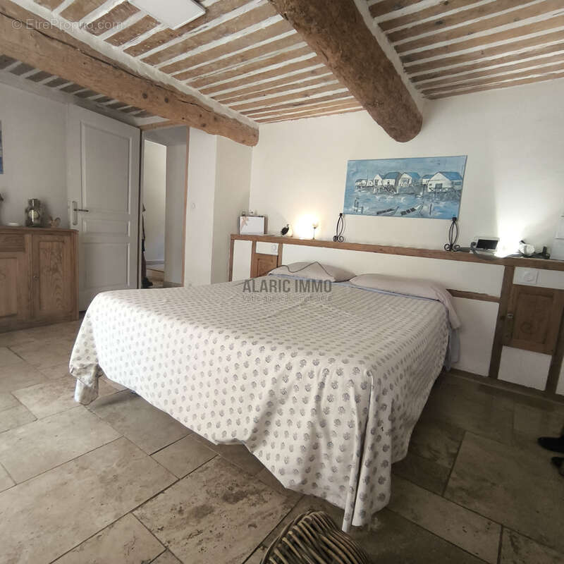 Maison  de charme en pierre avec jardin clos et parking privé - photo 14