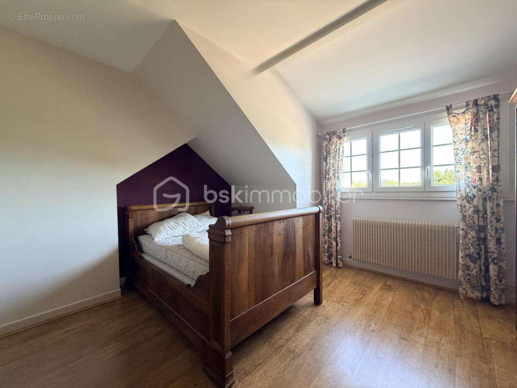 Maison familiale de 136 m² avec sous-sol complet et dépendances - photo 12