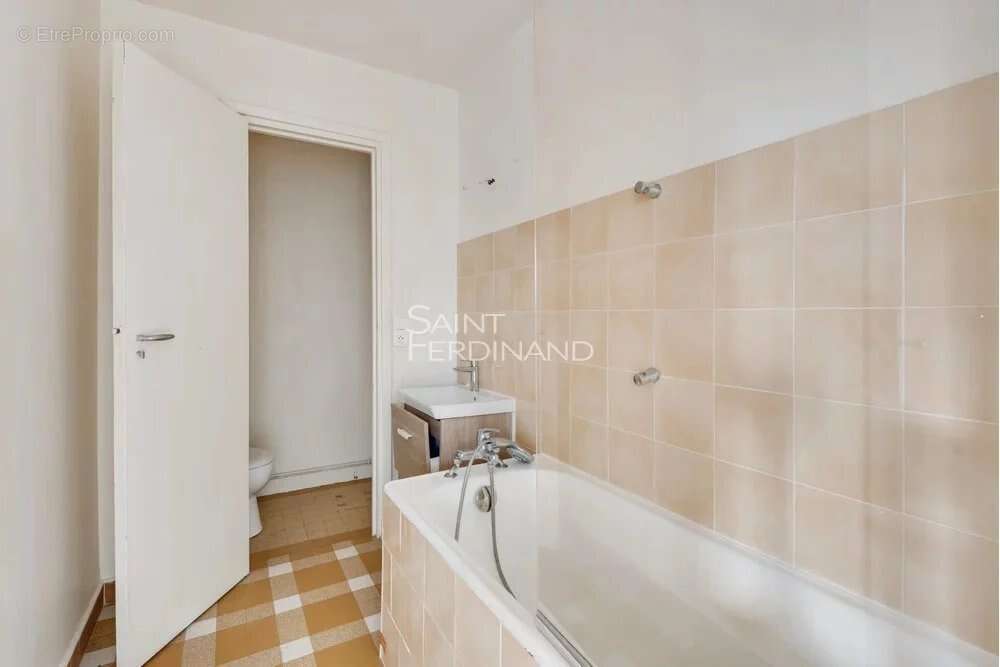 Appartement à PARIS-16E
