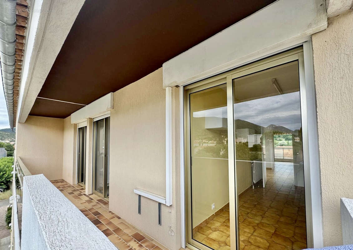 Nyons - appt t3 / terrasse / ascenseur / garage / cave - photo 11