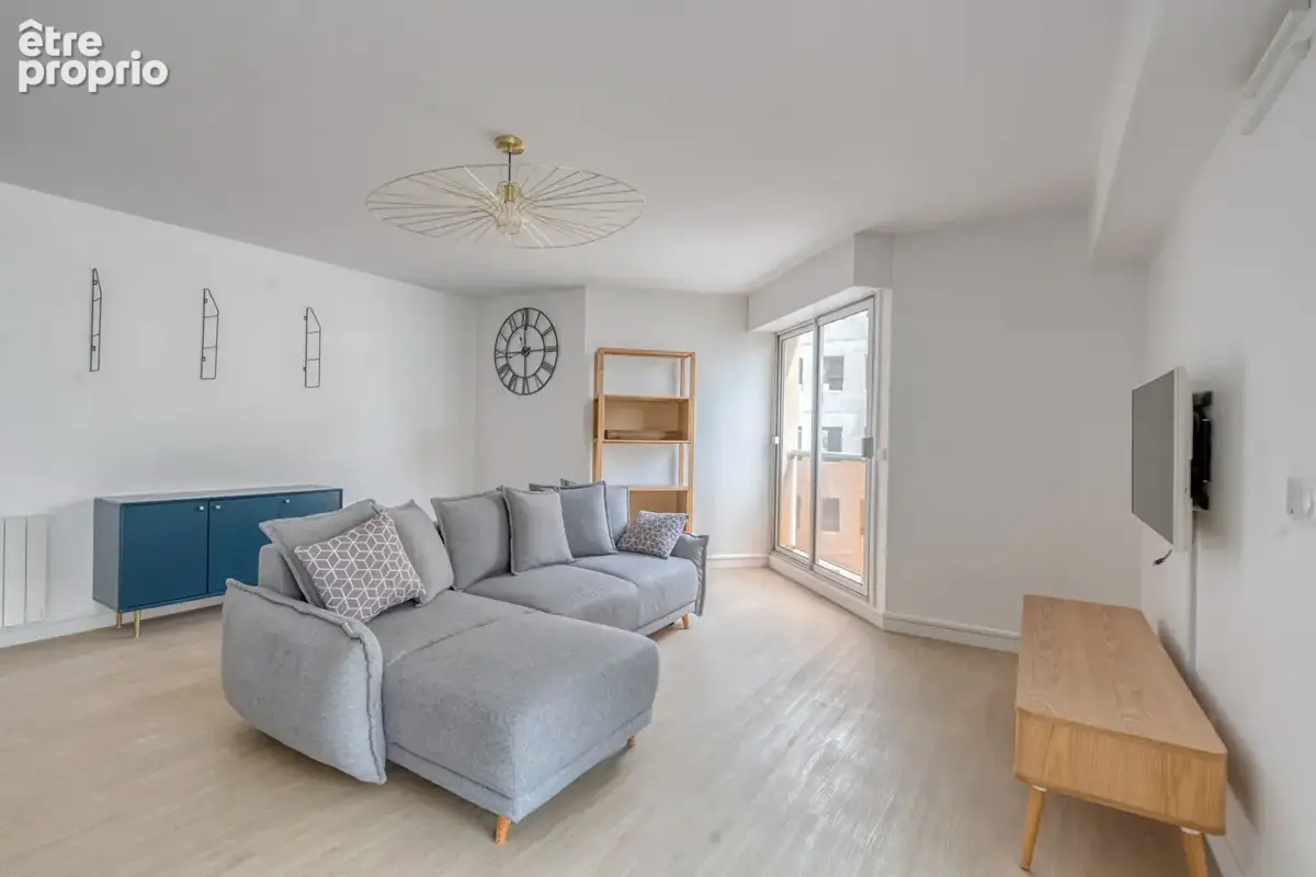 Grand 3 pièces de 72 m²  avec 42 m² de séjour , loggia, cave et Parking inclus ! - photo 2