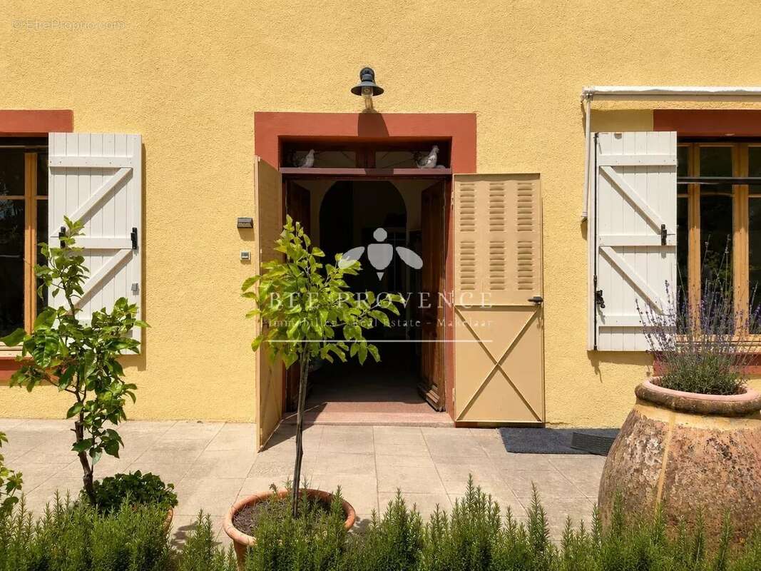 Propriété de caractère dans un cadre exceptionnel, offrant de nombreuses possibilités! - photo 19