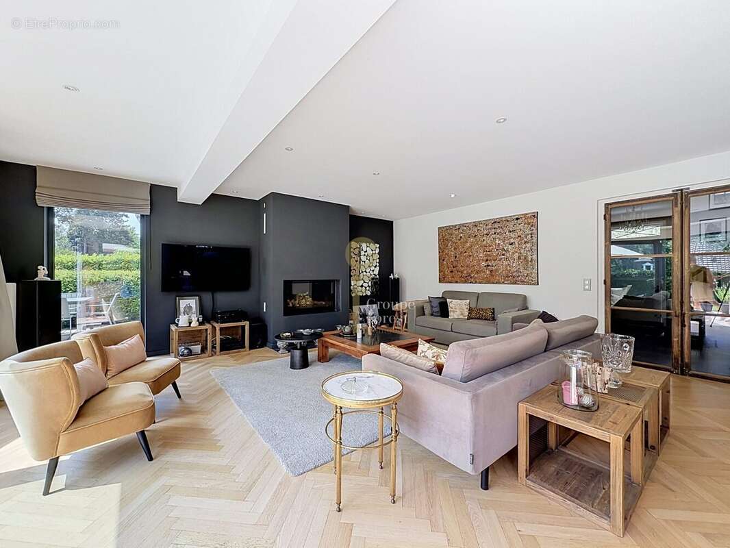 Maison 254 m² à Croix  - photo 5