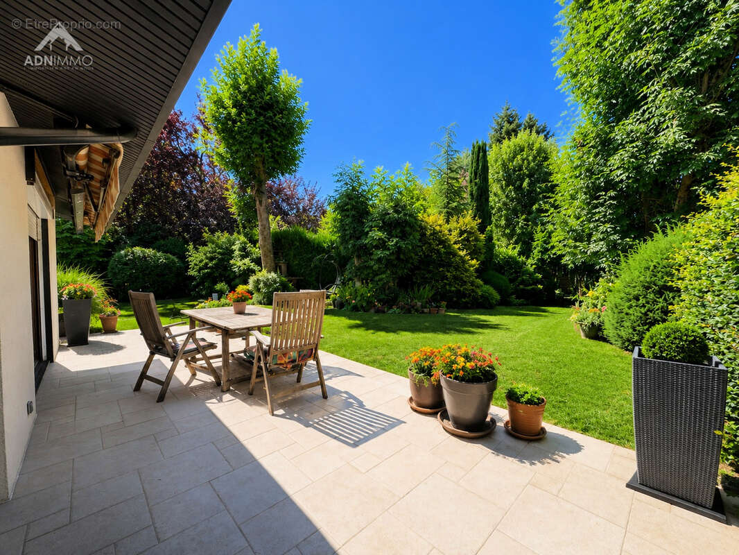 Maison à CHALLEX