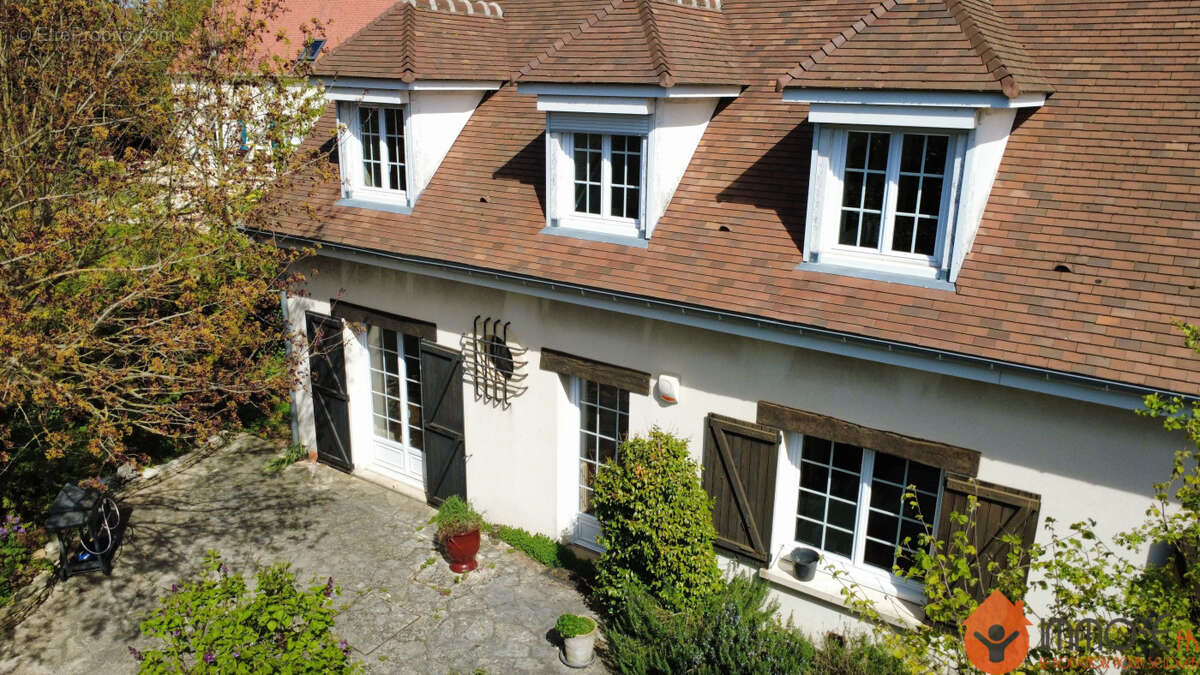 Maison à CONDE-SAINTE-LIBIAIRE