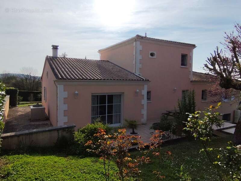 Maison à RUELLE-SUR-TOUVRE