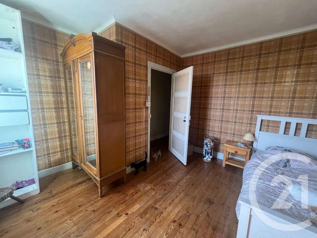 Maison 130 m² à Arpajon-Sur-Cere  - photo 8