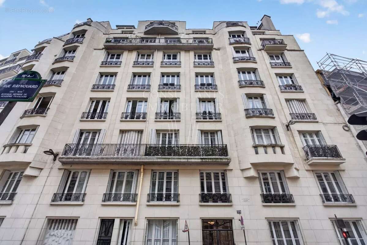 Appartement à PARIS-16E