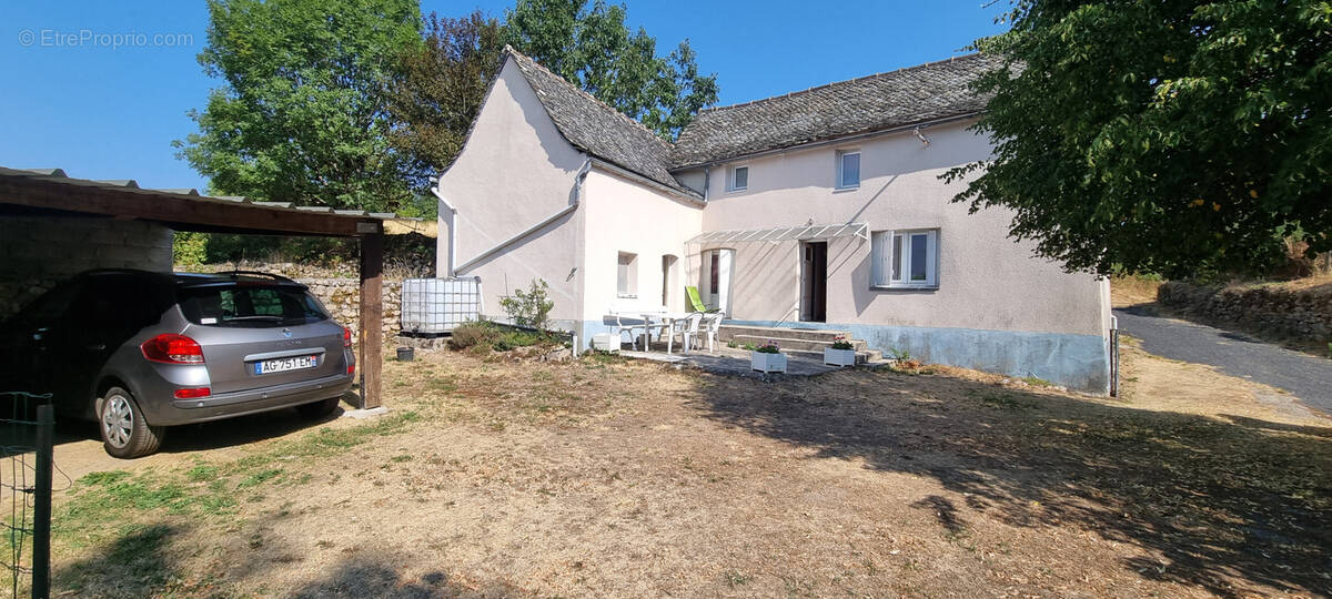 Maison à ENTRAYGUES-SUR-TRUYERE
