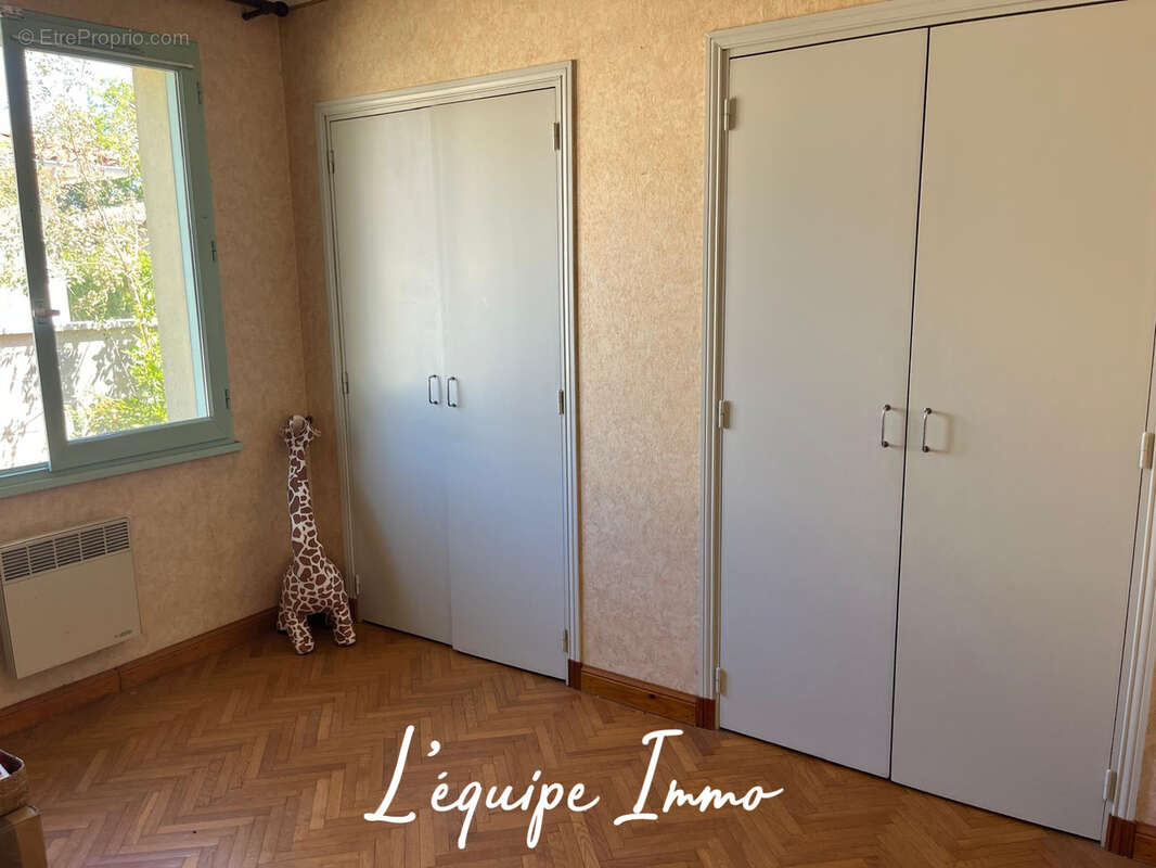 HYPER CENTRE - Maison T6 de 147 m2 - Parcelle de 747 m2- Double garage - - photo 10