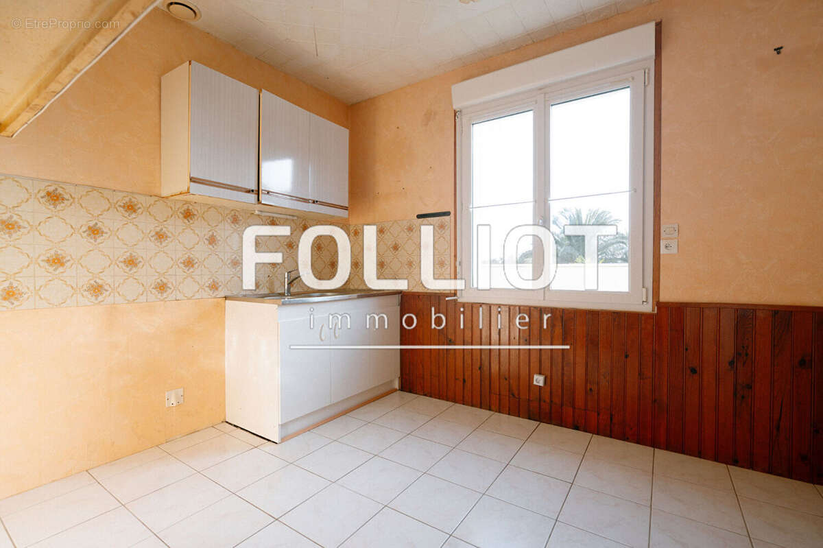 Maison à LES MOITIERS-D'ALLONNE